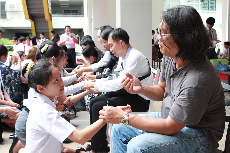 พิธีไหว้ครูและครอบครู ประจำปีการศึกษา 2560