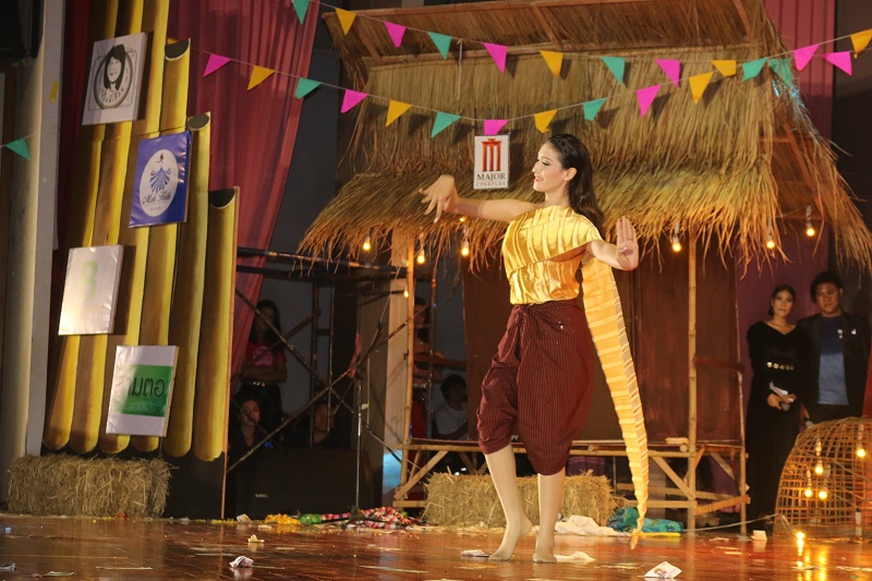 มนต์รักถาปัตย์ ครั้งที่ 8 : ตอนวันเด้อแลนด์ แดนซ์สะเดิด