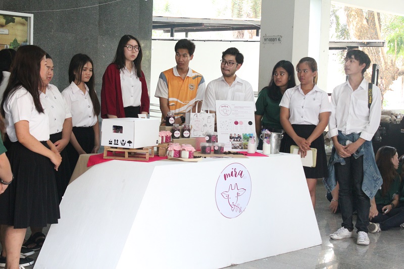คณะสถาปัตยกรรมศาสตร์ มหาวิทยาลัยนเรศวร ร่วมกับ คณะเกษตรศาสตร์ทรัพยากรธรรมชาติและสิ่งแวดล้อม ร่วมกันจัดการเรียนการสอนแบบบูรณาการภายใต้โจทย์ Smart Farmer 