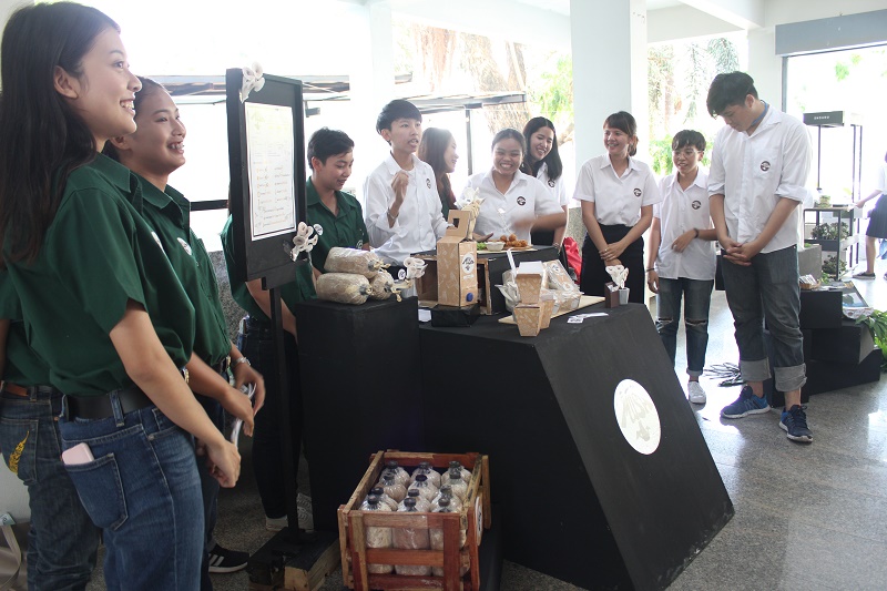 คณะสถาปัตยกรรมศาสตร์ มหาวิทยาลัยนเรศวร ร่วมกับ คณะเกษตรศาสตร์ทรัพยากรธรรมชาติและสิ่งแวดล้อม ร่วมกันจัดการเรียนการสอนแบบบูรณาการภายใต้โจทย์ Smart Farmer 