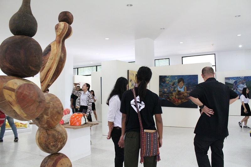 นิทรรศการจัดแสดงผลงานศิลปะนิพนธ์ของนิสิตชั้นปีที่ 4 สาขาวิชาออกแบบทัศนศิลป์ ปีการศึกษา 2560