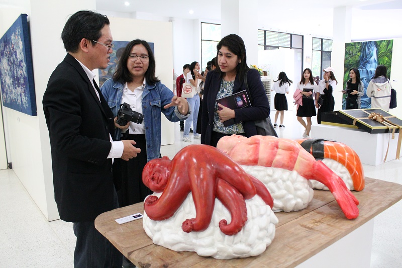 นิทรรศการจัดแสดงผลงานศิลปะนิพนธ์ของนิสิตชั้นปีที่ 4 สาขาวิชาออกแบบทัศนศิลป์ ปีการศึกษา 2560