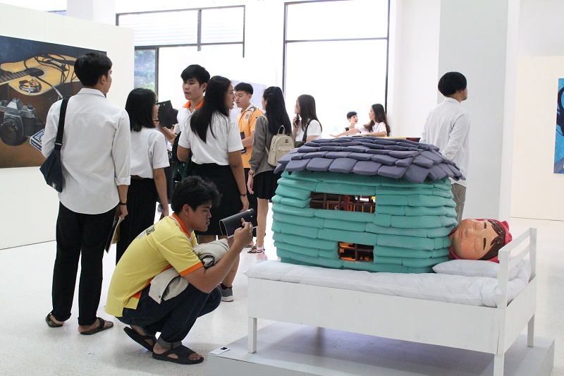 นิทรรศการจัดแสดงผลงานศิลปะนิพนธ์ของนิสิตชั้นปีที่ 4 สาขาวิชาออกแบบทัศนศิลป์ ปีการศึกษา 2560