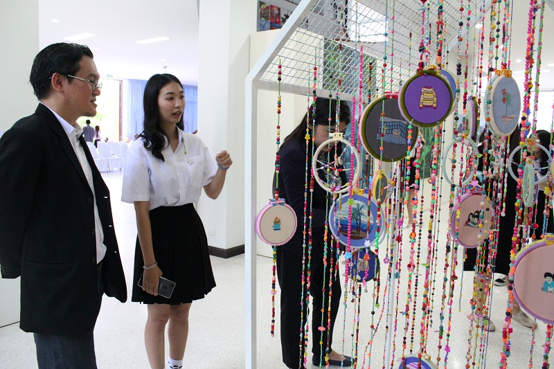 นิทรรศการจัดแสดงผลงานศิลปะนิพนธ์ของนิสิตชั้นปีที่ 4 สาขาวิชาออกแบบทัศนศิลป์ ปีการศึกษา 2560