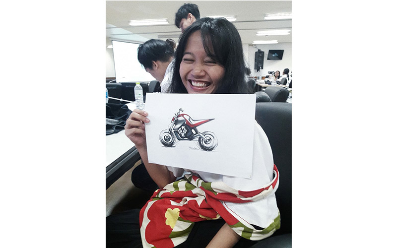 นิสิตร่วม Workshop : Motorcycle Quick Sketch ในบรรยายพิเศษ “การออกแบบยานยนต์” ในรายวิชา Product Design 4  