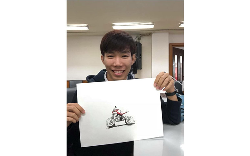 นิสิตร่วม Workshop : Motorcycle Quick Sketch ในบรรยายพิเศษ “การออกแบบยานยนต์” ในรายวิชา Product Design 4  