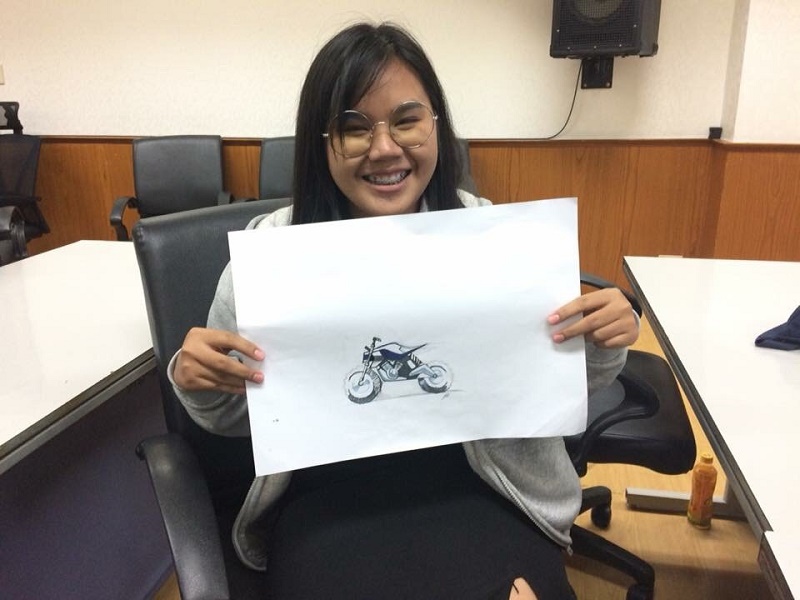 นิสิตร่วม Workshop : Motorcycle Quick Sketch ในบรรยายพิเศษ “การออกแบบยานยนต์” ในรายวิชา Product Design 4  