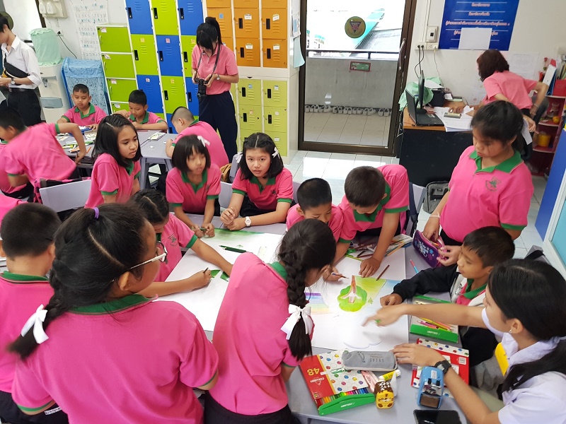 คณาจารย์และนิสิตภาควิชาศิลปะและการออกแบบ ร่วมสอนศิลปะและความคิดสร้างสรรค์ให้กับนักเรียนโรงเรียนอนุบาลพิษณุโลก