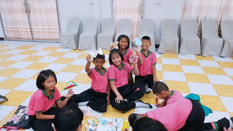 คณาจารย์และนิสิตภาควิชาศิลปะและการออกแบบ ร่วมสอนศิลปะและความคิดสร้างสรรค์ให้กับนักเรียนโรงเรียนอนุบาลพิษณุโลก