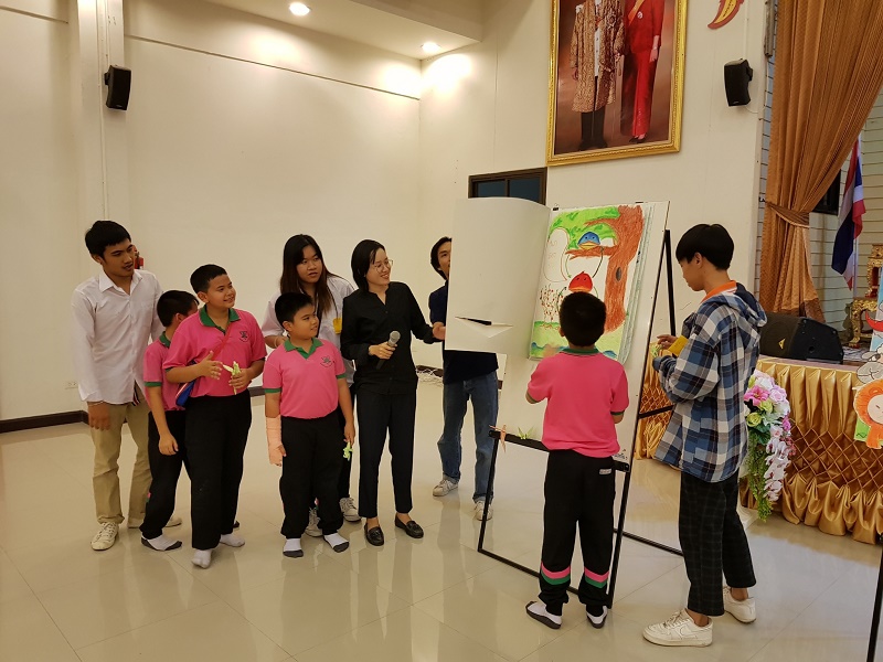 คณาจารย์และนิสิตภาควิชาศิลปะและการออกแบบ ร่วมสอนศิลปะและความคิดสร้างสรรค์ให้กับนักเรียนโรงเรียนอนุบาลพิษณุโลก