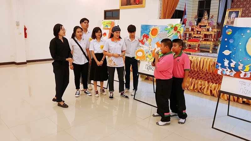 คณาจารย์และนิสิตภาควิชาศิลปะและการออกแบบ ร่วมสอนศิลปะและความคิดสร้างสรรค์ให้กับนักเรียนโรงเรียนอนุบาลพิษณุโลก