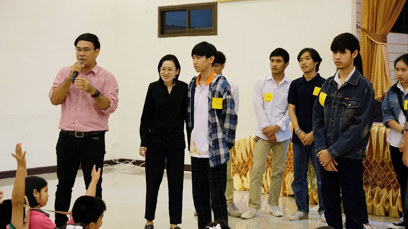 คณาจารย์และนิสิตภาควิชาศิลปะและการออกแบบ ร่วมสอนศิลปะและความคิดสร้างสรรค์ให้กับนักเรียนโรงเรียนอนุบาลพิษณุโลก