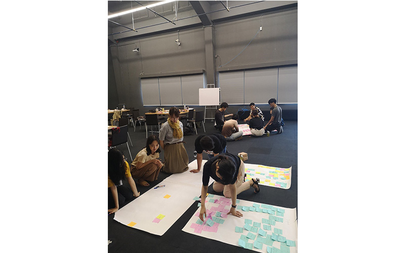 นิสิตสาขาสาขาออกแบบผลิตภัณฑ์และบรรจุภัณฑ์ เข้าร่วมกิจกรรม Service Design  Workshop หัวข้อ “Future Forward”