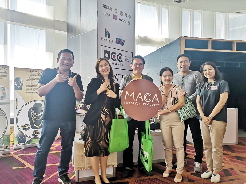 รศ. สุทัศน์ เยี่ยมวัฒนา  และผศ. ดร.ศศิมา เจริญกิจ ร่วมนำเสนอผลงานวิจัย ในงานมหกรรมวิจัยแห่งชาติ 2562 (Thailand Research Expo 2019)