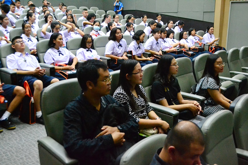 นักเรียนชั้นมัธยมศึกษาตอนปลายชั้นปีที่ 4 โรงเรียนมัธยมสาธิตมหาวิทยาลัยนเรศวร จากโครงการ วมว. ประจำปีการศึกษา 2562 เข้าเยี่ยมชมคณะสถาปัตยกรรมศาสตร์ มหาวิทยาลัยเนรศวร