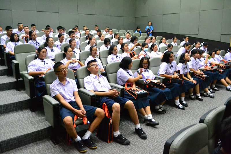 นักเรียนชั้นมัธยมศึกษาตอนปลายชั้นปีที่ 4 โรงเรียนมัธยมสาธิตมหาวิทยาลัยนเรศวร จากโครงการ วมว. ประจำปีการศึกษา 2562 เข้าเยี่ยมชมคณะสถาปัตยกรรมศาสตร์ มหาวิทยาลัยเนรศวร