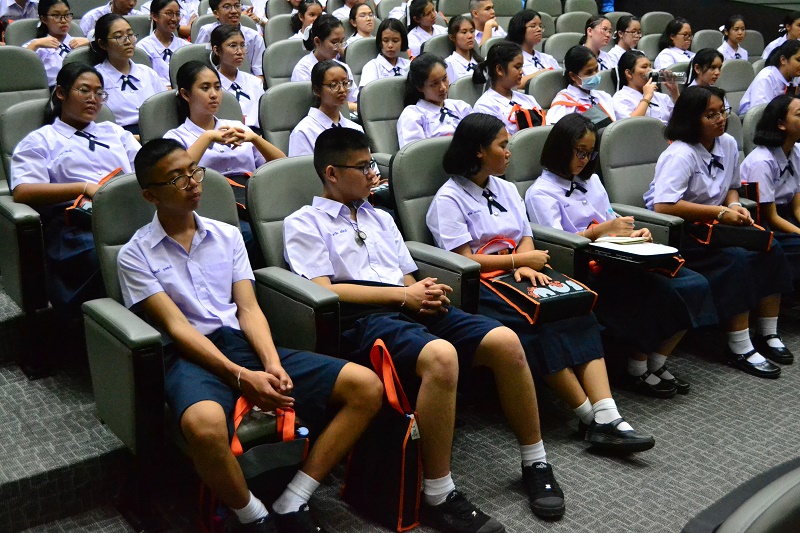 นักเรียนชั้นมัธยมศึกษาตอนปลายชั้นปีที่ 4 โรงเรียนมัธยมสาธิตมหาวิทยาลัยนเรศวร จากโครงการ วมว. ประจำปีการศึกษา 2562 เข้าเยี่ยมชมคณะสถาปัตยกรรมศาสตร์ มหาวิทยาลัยเนรศวร