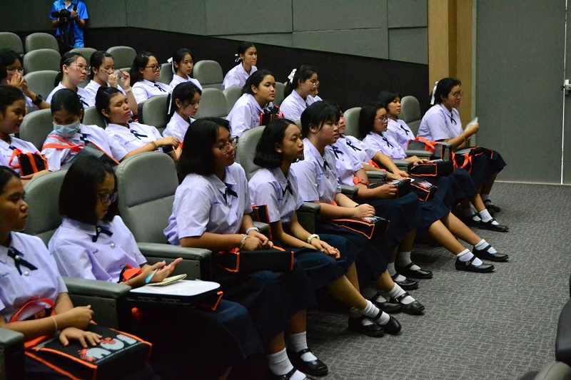 นักเรียนชั้นมัธยมศึกษาตอนปลายชั้นปีที่ 4 โรงเรียนมัธยมสาธิตมหาวิทยาลัยนเรศวร จากโครงการ วมว. ประจำปีการศึกษา 2562 เข้าเยี่ยมชมคณะสถาปัตยกรรมศาสตร์ มหาวิทยาลัยเนรศวร