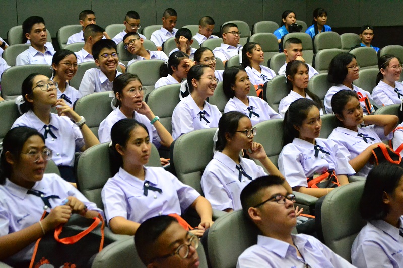 นักเรียนชั้นมัธยมศึกษาตอนปลายชั้นปีที่ 4 โรงเรียนมัธยมสาธิตมหาวิทยาลัยนเรศวร จากโครงการ วมว. ประจำปีการศึกษา 2562 เข้าเยี่ยมชมคณะสถาปัตยกรรมศาสตร์ มหาวิทยาลัยเนรศวร