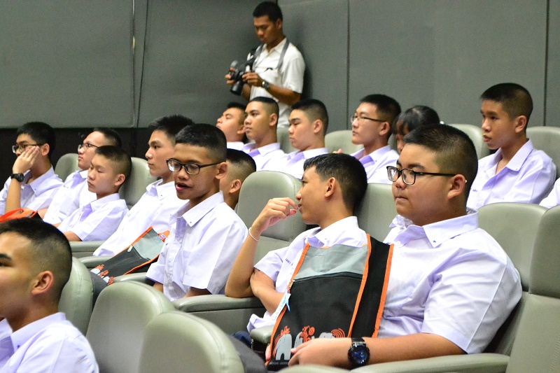 นักเรียนชั้นมัธยมศึกษาตอนปลายชั้นปีที่ 4 โรงเรียนมัธยมสาธิตมหาวิทยาลัยนเรศวร จากโครงการ วมว. ประจำปีการศึกษา 2562 เข้าเยี่ยมชมคณะสถาปัตยกรรมศาสตร์ มหาวิทยาลัยเนรศวร