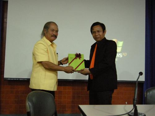 คณะสถาปัตยกรรมศษสตร์ มหาวิทยาลัยแห่งชาติลาว เยี่ยมชมคณะฯ เพื่อแลกเปลี่ยนเรียนรู้ทางวิชาการคณะสถาปัตยกรรมศาสตร์ เมื่อวันที่ 16 กุมภาพันธ์ 2552