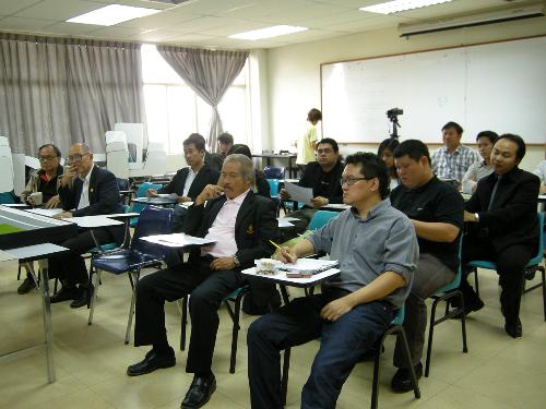 การนำเสนอผลงานวิทยานิพนธ์ ของนิสิตชั้นปีที่ 5