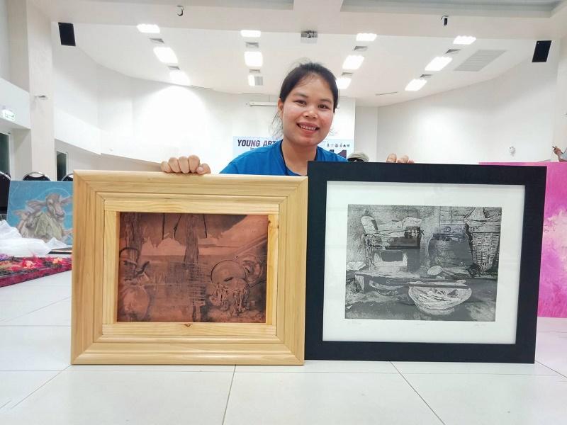 นิสิตสาขาทัศนศิลป์ ม.นเรศวร ได้รับคัดเลือกผลงาน 1 ใน 11 คน เพื่อนำไปจัดแสดงผลงานนิทรรศการและศึกษาดูงานศิลปะ ณ ประเทศสหรัฐอเมริกา ภายใต้โครงการพัฒนาศักยภาพศิลปินรุ่นใหม่ประจำปี2563