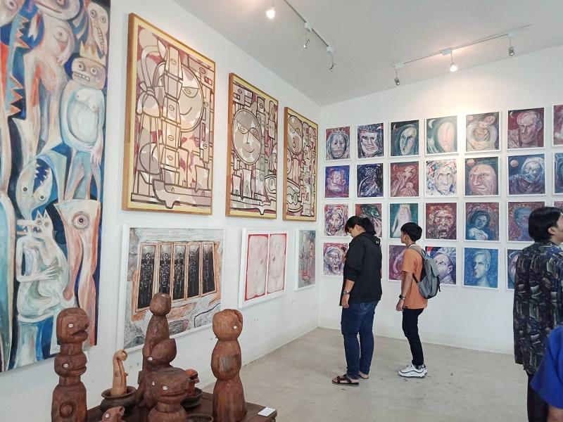 นิสิตสาขาทัศนศิลป์ ม.นเรศวร ได้รับคัดเลือกผลงาน 1 ใน 11 คน เพื่อนำไปจัดแสดงผลงานนิทรรศการและศึกษาดูงานศิลปะ ณ ประเทศสหรัฐอเมริกา ภายใต้โครงการพัฒนาศักยภาพศิลปินรุ่นใหม่ประจำปี2563