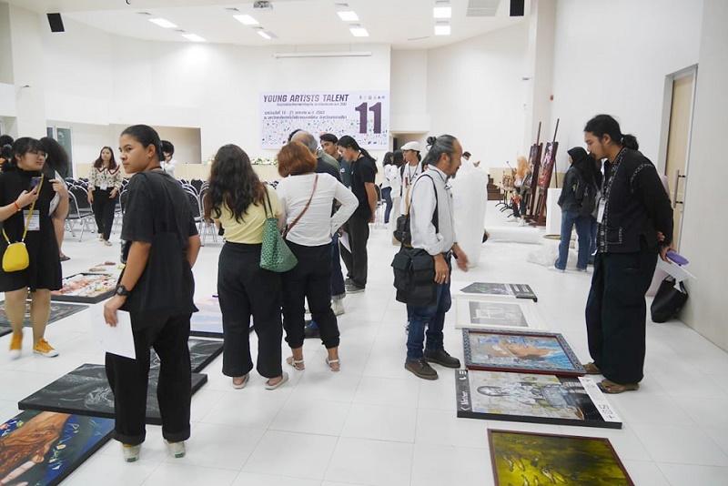 นิสิตสาขาทัศนศิลป์ ม.นเรศวร ได้รับคัดเลือกผลงาน 1 ใน 11 คน เพื่อนำไปจัดแสดงผลงานนิทรรศการและศึกษาดูงานศิลปะ ณ ประเทศสหรัฐอเมริกา ภายใต้โครงการพัฒนาศักยภาพศิลปินรุ่นใหม่ประจำปี2563