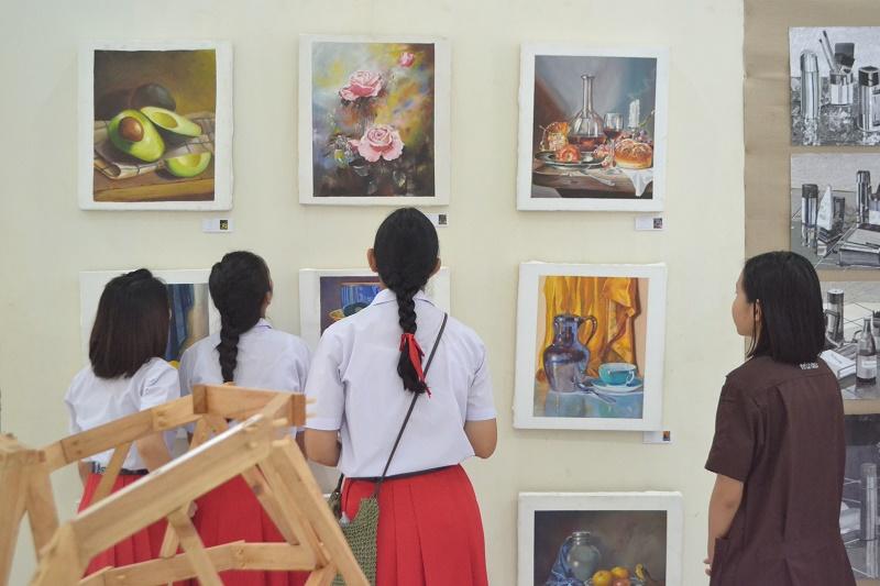 นักเรียนเข้าร่วมชมนิทรรศการ ​ศิลปกรรม​ Little Big Arts