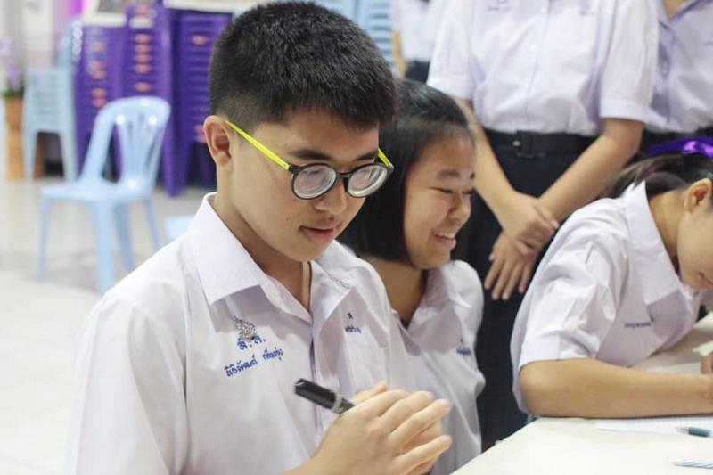 “ชาวศิลป์สอนน้อง”