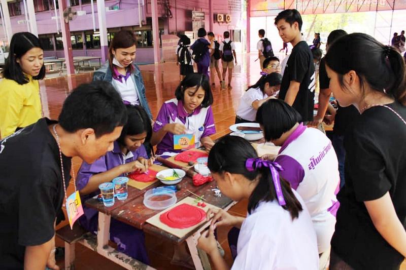 “ชาวศิลป์สอนน้อง”