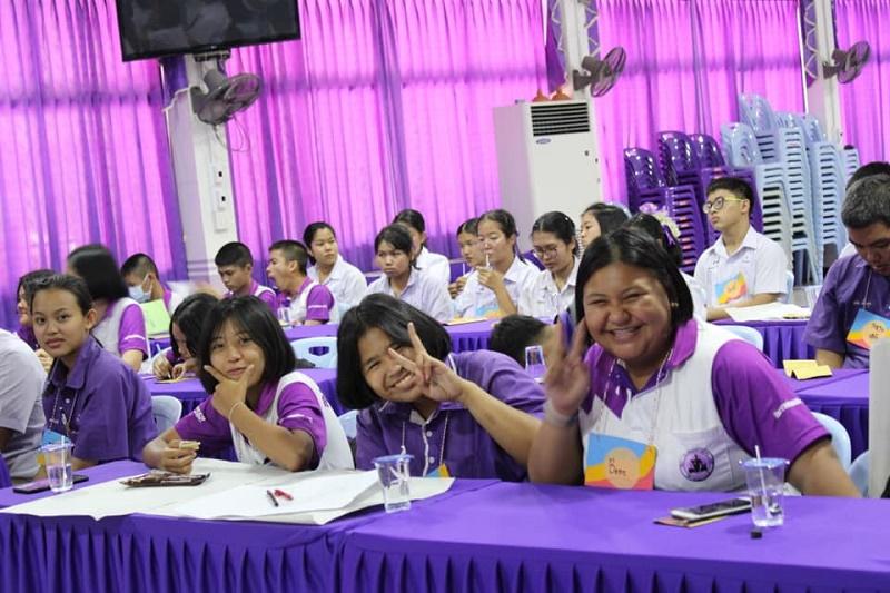 “ชาวศิลป์สอนน้อง”