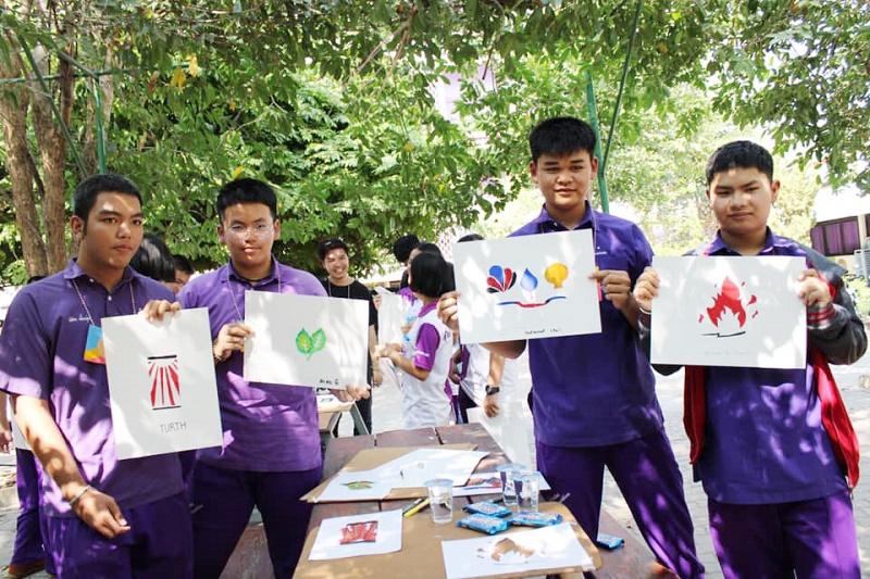 “ชาวศิลป์สอนน้อง”
