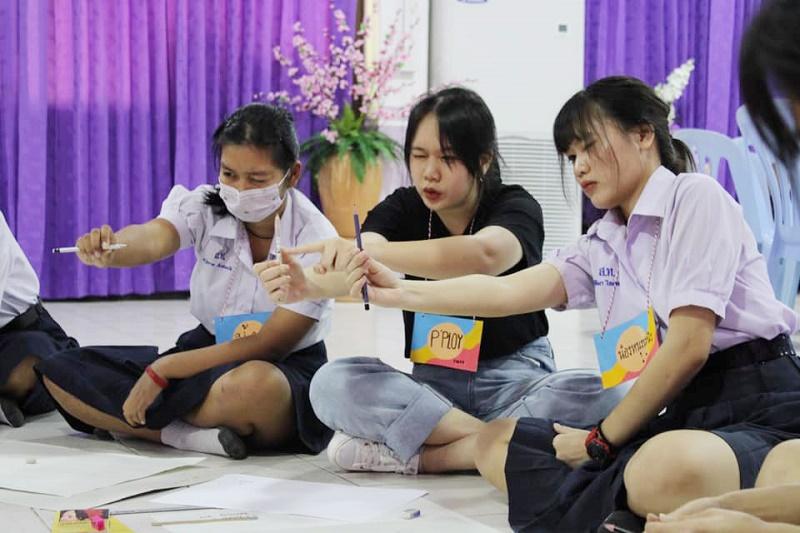 “ชาวศิลป์สอนน้อง”