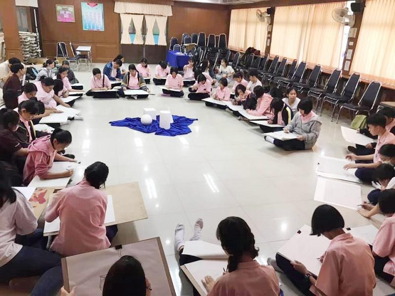 “ชาวศิลป์สอนน้อง”