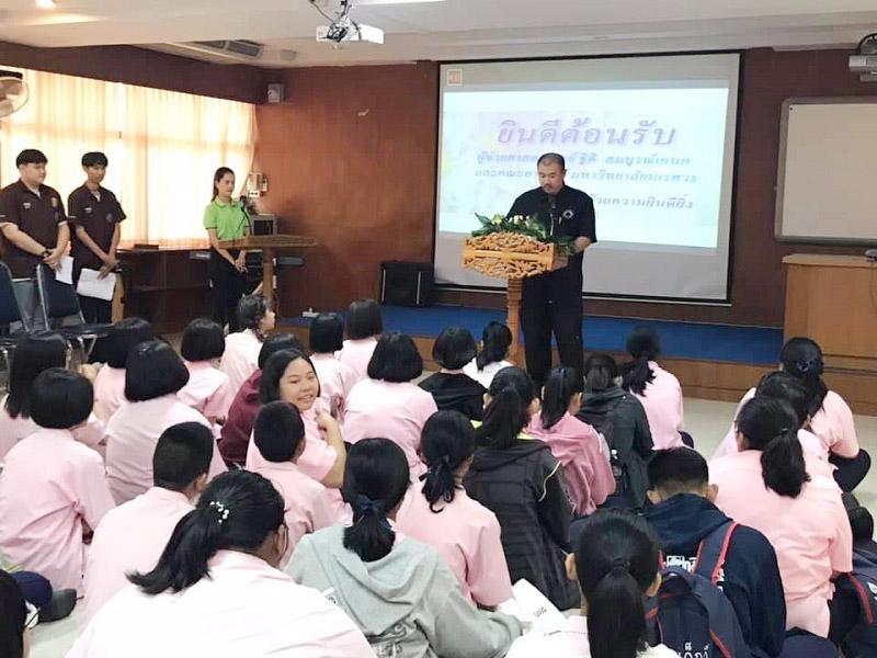 “ชาวศิลป์สอนน้อง”