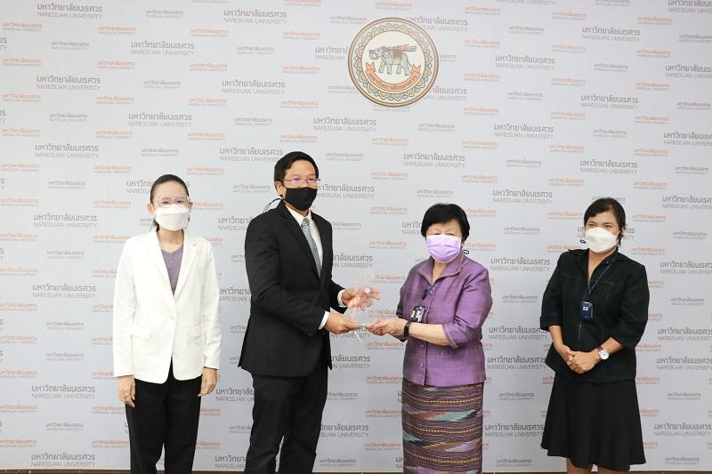 ผู้ช่วยศาสตราจารย์ ดร.สันต์ จันทร์สมศักดิ์ รับโล่ประกาศเกียรติคุณอาจารย์ต้นแบบฯ ประจำปี 2564