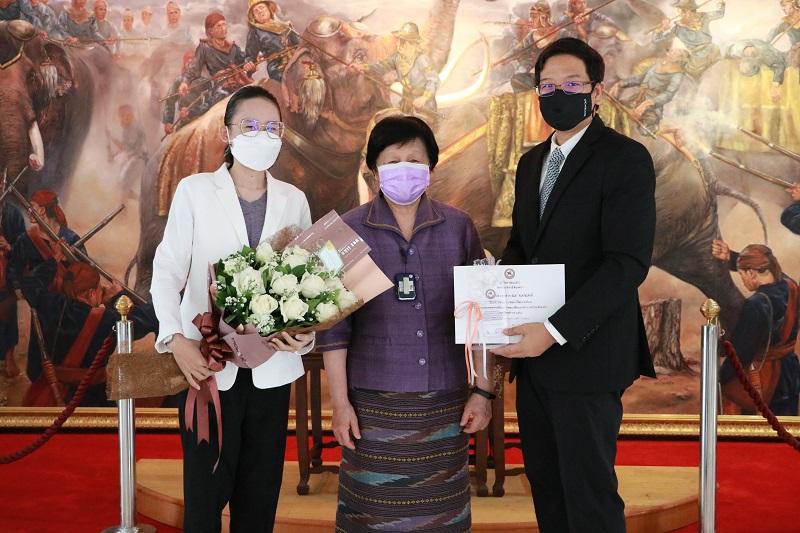 ผู้ช่วยศาสตราจารย์ ดร.สันต์ จันทร์สมศักดิ์ รับโล่ประกาศเกียรติคุณอาจารย์ต้นแบบฯ ประจำปี 2564