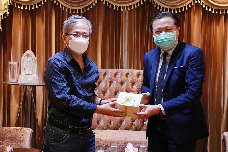 คณะสถาปัตยกรรมศาสตร์ ศิลปะและการออกแบบ มหาวิทยาลัยนเรศวร ร่วมบริจาคเงินสมทบทุนให้กับมูลนิธิโรงพยาบาลมหาวิทยาลัยนเรศวร