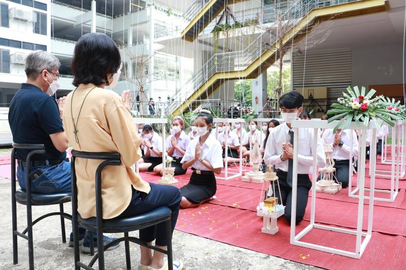 พิธีไหว้ครูและครอบครูประจำปีการศึกษา 2564