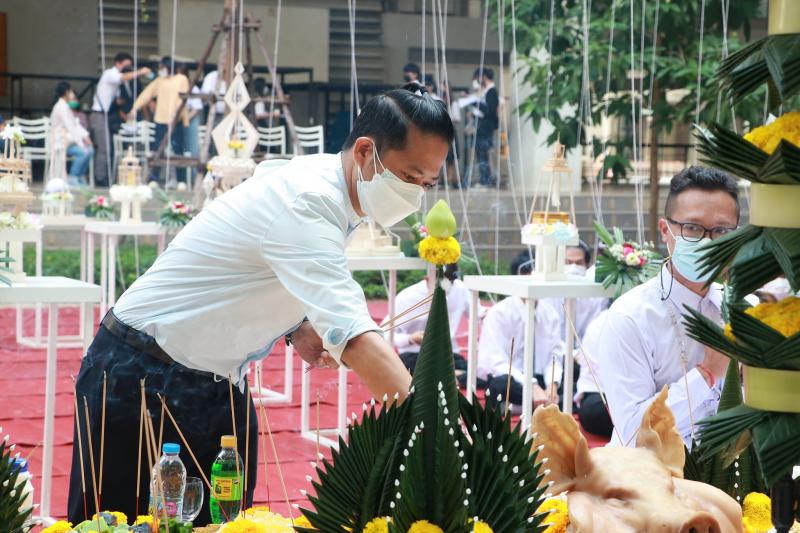 พิธีไหว้ครูและครอบครูประจำปีการศึกษา 2564