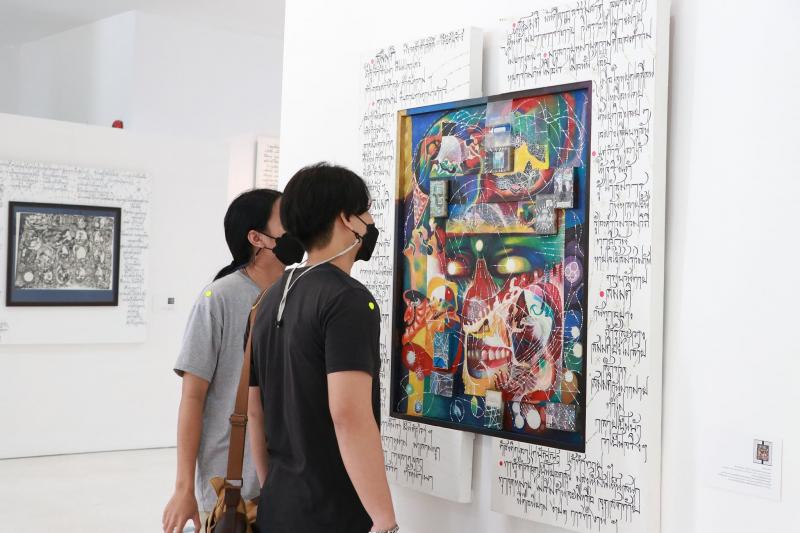 พิธีเปิดการแสดง  วิจิตรศิลป์นิทรรศการ  สามชุดผลงาน  สร้างสรรค์ทัศนศิลป์กวี นิพนธ์ทรรศนะเมธี    ร้อยกรองวจี   สุนทรียรสอลังการ ฯ 