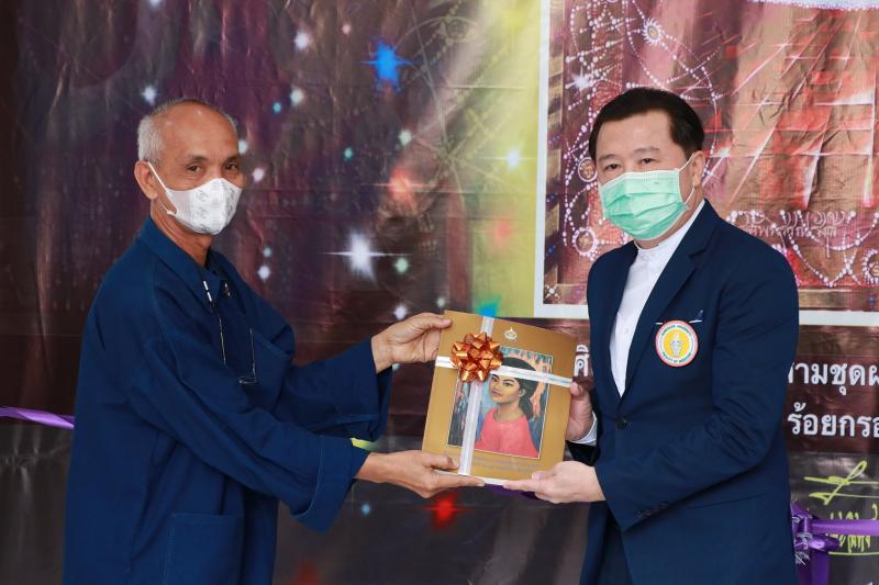พิธีเปิดการแสดง  วิจิตรศิลป์นิทรรศการ  สามชุดผลงาน  สร้างสรรค์ทัศนศิลป์กวี นิพนธ์ทรรศนะเมธี    ร้อยกรองวจี   สุนทรียรสอลังการ ฯ 
