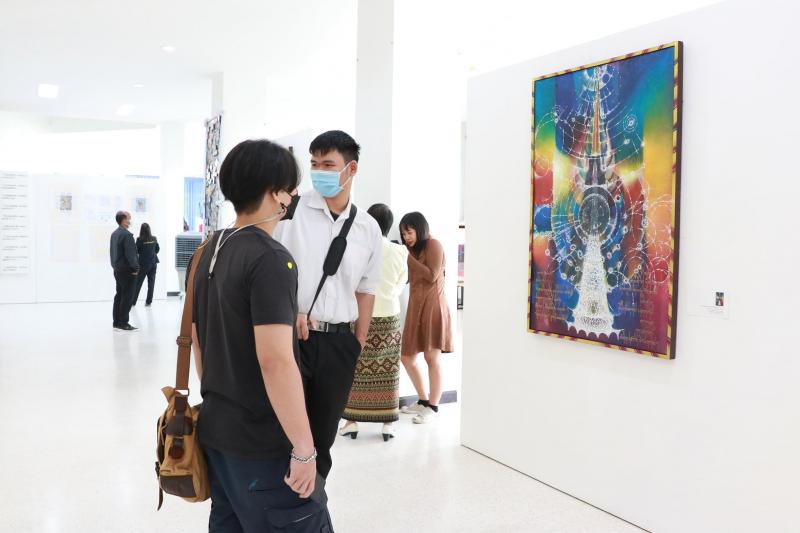 พิธีเปิดการแสดง  วิจิตรศิลป์นิทรรศการ  สามชุดผลงาน  สร้างสรรค์ทัศนศิลป์กวี นิพนธ์ทรรศนะเมธี    ร้อยกรองวจี   สุนทรียรสอลังการ ฯ 