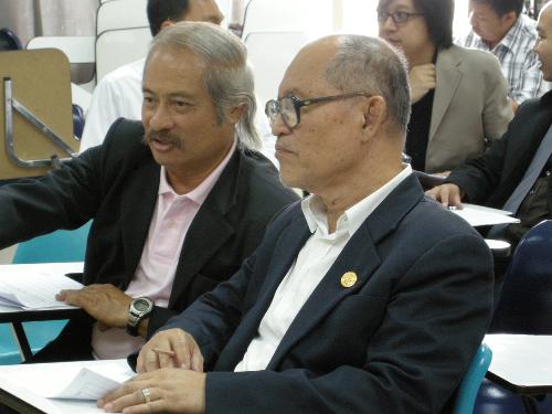 การนำเสนอผลงานวิทยานิพนธ์ ของนิสิตชั้นปีที่ 5