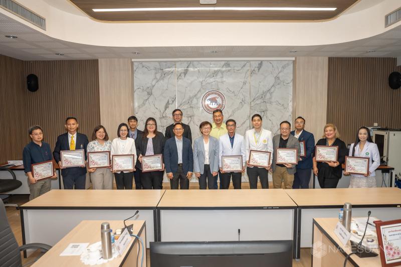 อาจารย์คณะสถาปัตยกรรมศาสตร์ศิลปะและการออกแบบ ได้รับเกียรติบัตรแสดงความยินดีผู้ได้รับการแต่งตั้งให้ดำรงตำแหน่งทางวิชาการ 