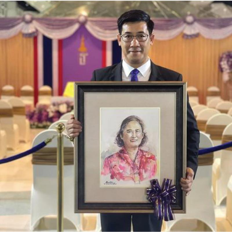 าจารย์ทรงพจน์ สายสืบเข้าร่วมในพิธีรับเสด็จฯและฑูลเกล้าถวายพระฉายาสาทิสลักษณ์ สมเด็จพระกนิษฐาธิราชเจ้า กรมสมเด็จพระเทพรัตนราชสุดาฯ สยามบรมราชกุมารี