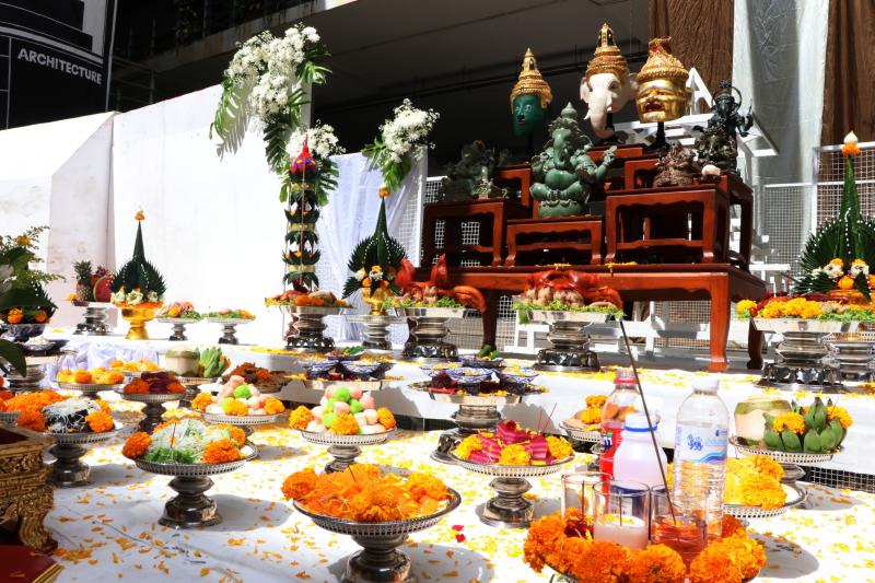 พิธีไหว้ครูและครอบครู ประจำปีการศึกษา 2567