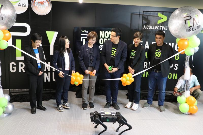 รศ.ดร.วัชรินทร์ จินต์วุฒิ เข้าร่วมพิธีเปิดงาน Grand Opening AIS Playground Learning Space @ NU Library 